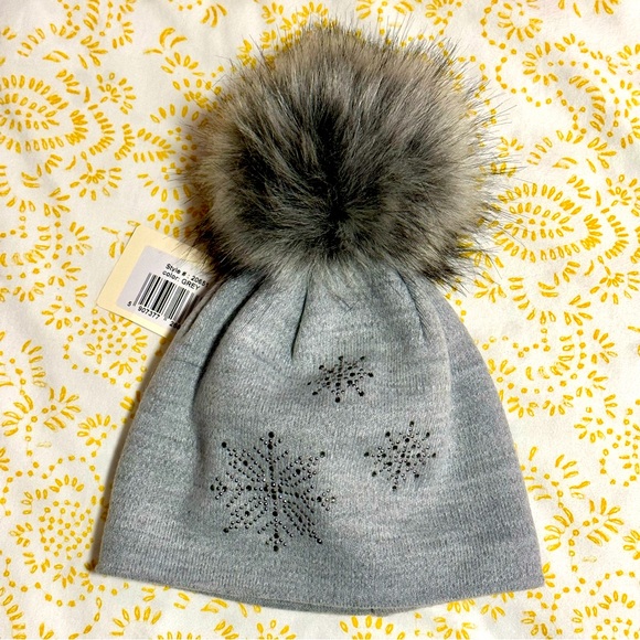 Glittering  snowflake pompom hat ❄️ ✨ - Picture 1 of 7